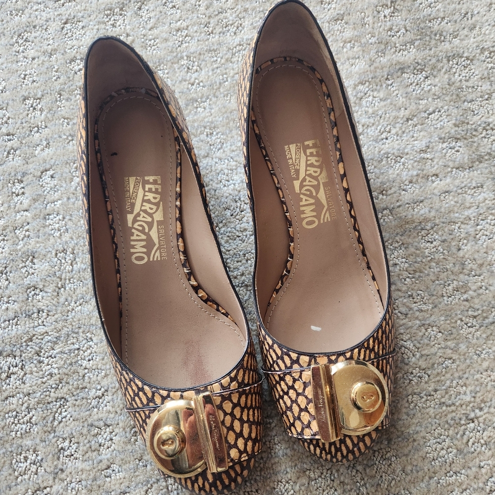 Ferragamo low heel pumps